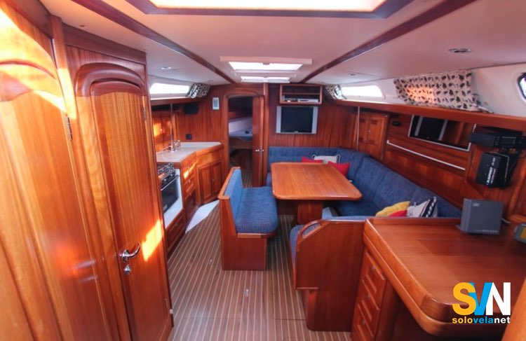 Dufour 41 Classic, la dinette