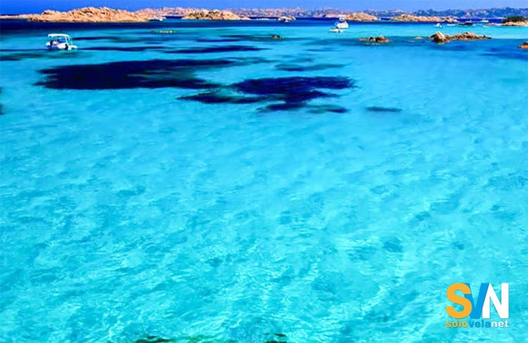 Una parte delle piscini, anche questa è una cala dove l aposidonia è presente solo a chiazze, nel 70% dell'area c'è sabbia