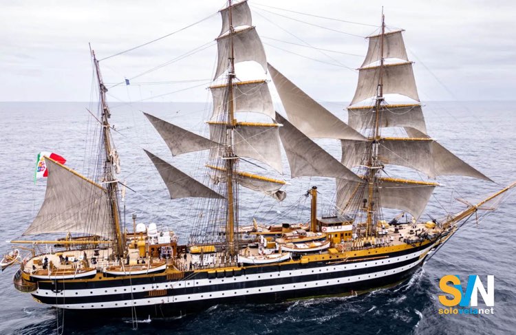 La Vespucci in navigazione