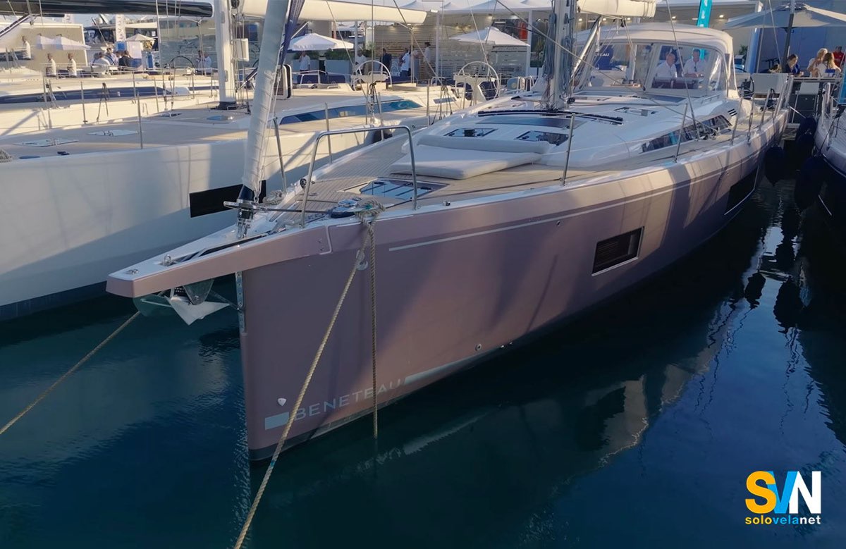 L'Oceanis 52 fotografato durante il 65esimo Salone Nautico di Genova
