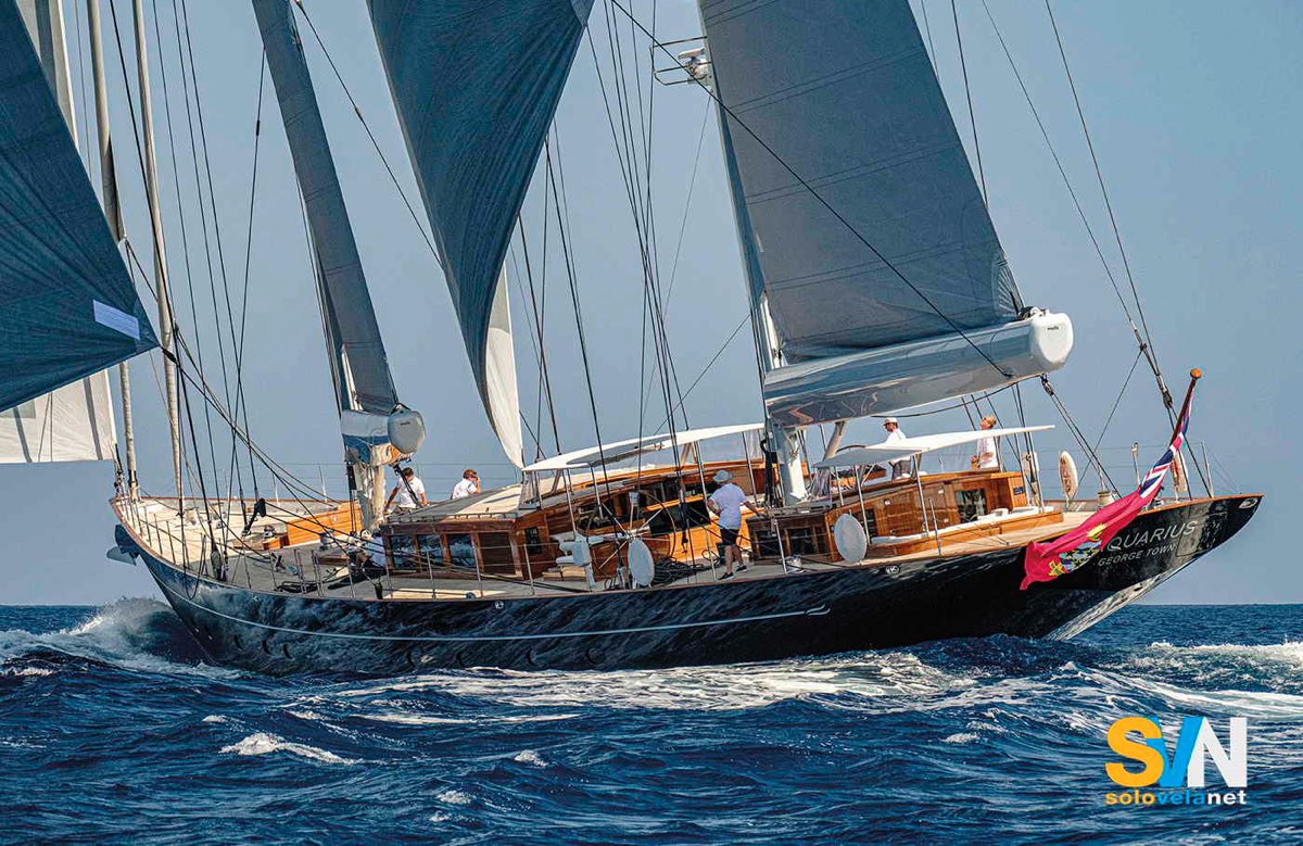 L'Aquarius2 in navigazione. La barca è la replica esatta di una altra barca dello stesso armatore, ma più grande