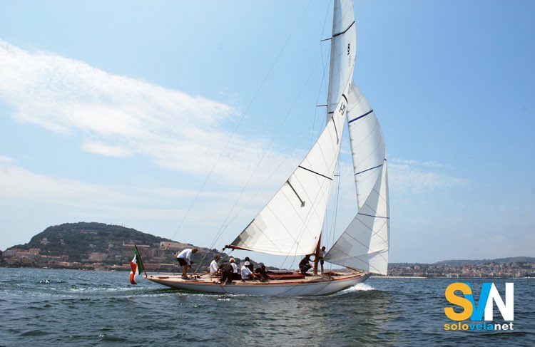 Aria (1935), splendida imbarcazione d’epoca, ha conquistato la Coppa Imperia, confermandosi tra le protagoniste assolute dell’edizione 2025