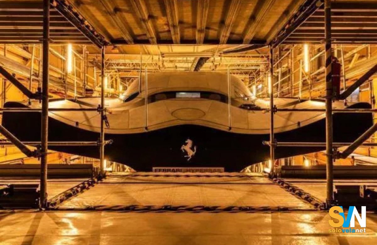 Hypersail Ferrari, come un disco volante di quelli che si immaginavano negli anni '80