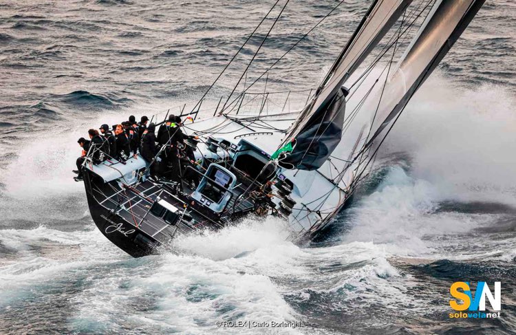 Black Jack 100 sarà, come ampiamente previsto, il primo a tagliare il traguardo della Middle Sea Race 2026, conquistando i line honours