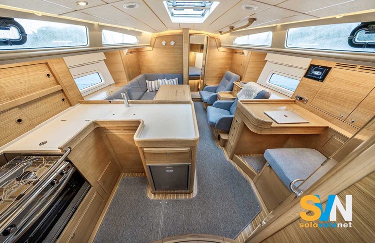 La dinette dell' Hallberg Rassy 370