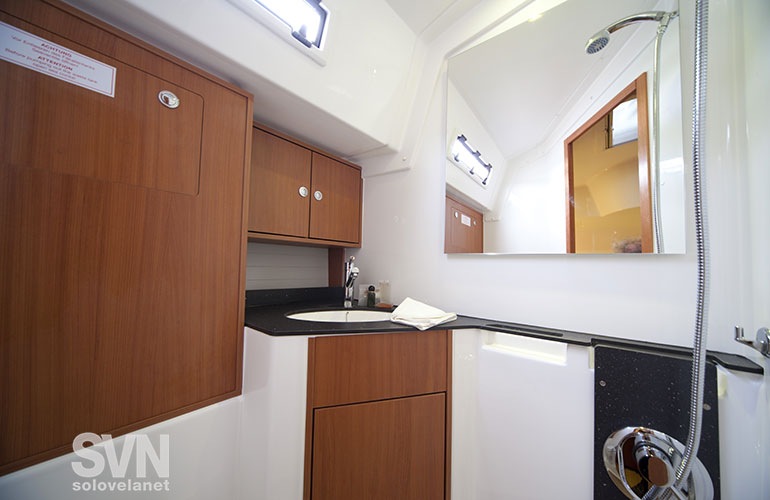 Bavaria 45 Cruiser, un bagno