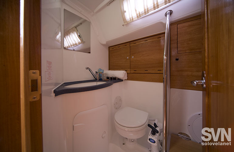 Il bagno con il box doccia separato