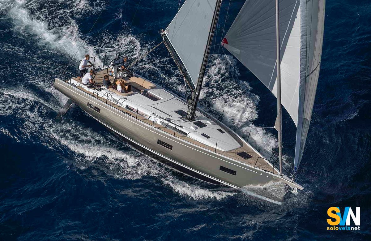 First 44, un performance di un cantiere industriale. Ideale per chi desidera una barca molto veloce senza che sia da regata né appartenente a un cantiere premium, con i costi che questo comporta