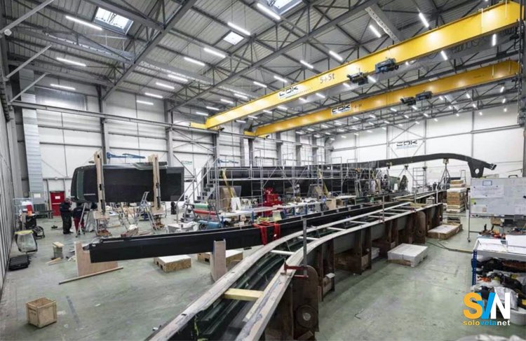 Gitana 18, il cantiere CDK Technologies a Lorient, in Francia, dove si costruisce il Gitana 18