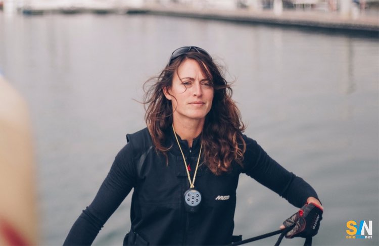 Justine Mettraux, la prima donna non francese a entrare nella top ten della regata più dura al mondo, il Vendée de Globe