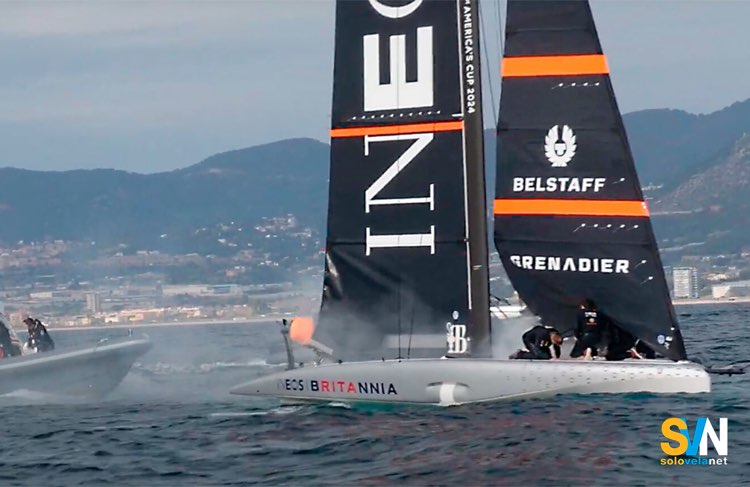 AC 40 INEOS, la batteria che si trovava all'interno della prua della barca, prese fuoco creando un principio d'incendio che fortunatamente venne spento senza grandi conseguenze