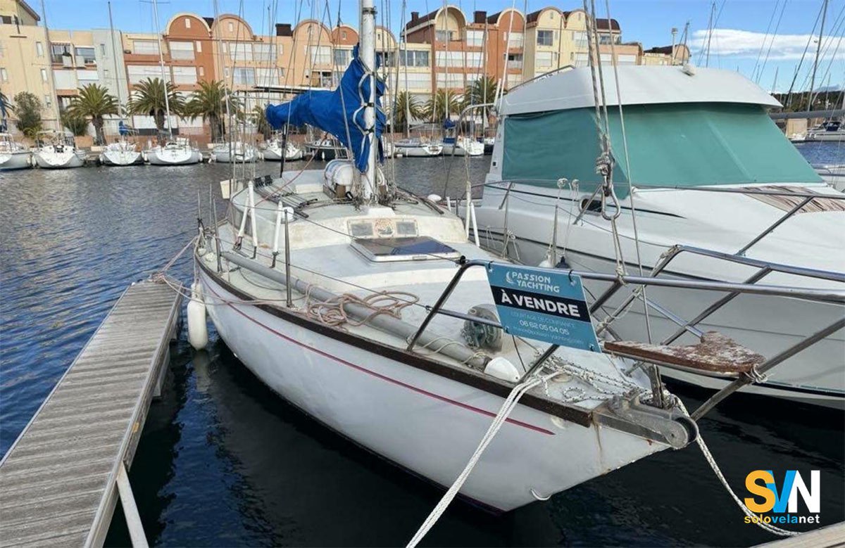 I porti sono pieni di barche a vela degli anni 60-70, alcune di queste sono in buone condizioni, altre, comprate al gtiousto prezzo, possono tornare a sorridere