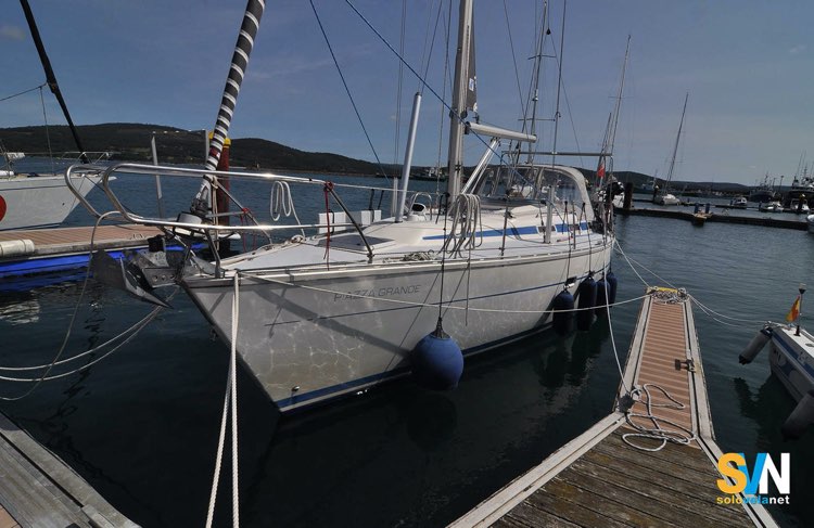L'ormeggio va fatto di prua. Luciano Piazza racconta che lui mette due cime di prua, doppia cima di poppa e due spring. Nella fotografia la sua barca, il Piazza Grande