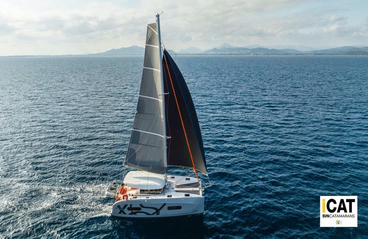 Excess 11, catamarano per uhna crociera sportiva. Ha un buon piano velico e d è veloce e divertente. Gli interni sono sono spaziosi come quelli di un Lagoon, ma comunque sono molto comodi