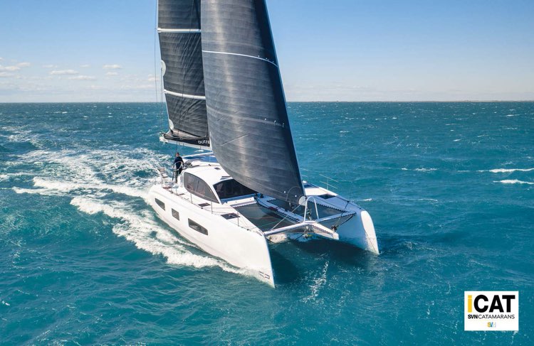 Outremer 52, barca nata per la grande altura. Oggi queste barche sono molto rifinite con degli interni non particolamente ampi ma piacevoli da vivere. Le loro grandi qualità sono la robustezza e la grande velocità