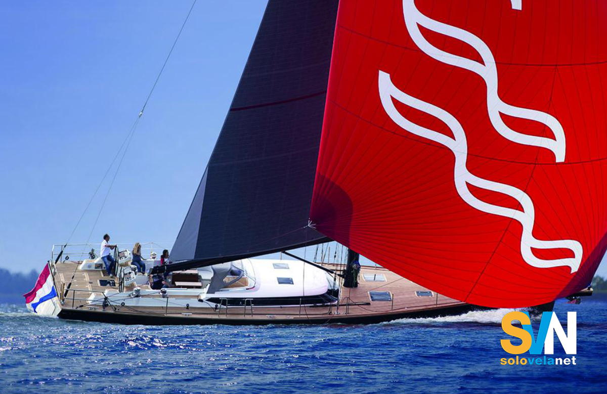 Contest 67, una barca progettata dallo studio Judel Vrolijk e design di Wetzel Brown Partners