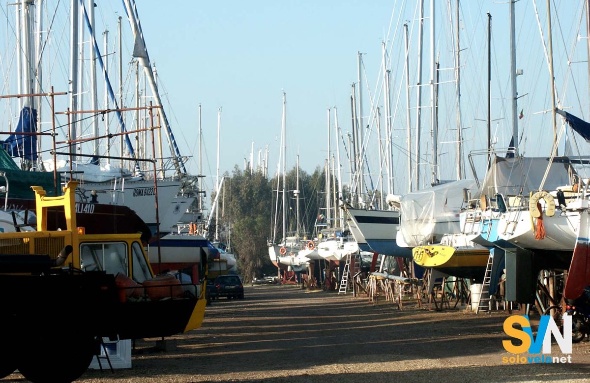 Rimessaggio barca: cosa fare a fine stagione, in acqua o a terra