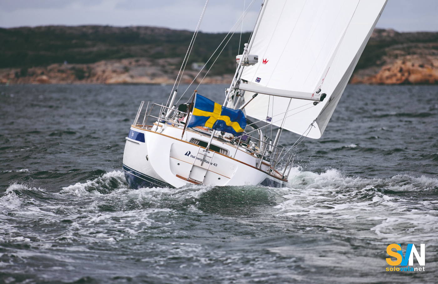 Abbattere con molto vento può essere rischioso, ma anche orzare per virare e prestare il fianco all