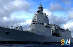 Nave militare e barca a vela: cosa fare quando le rotte si incrociano