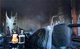 Il VOR 70 ex Abu Dhabi distrutto in un incendio 