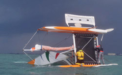 Miceli e Picciolini durante l'allenamento per il raddrizzamento del catamarano