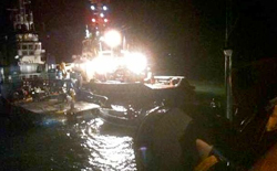 Christos 22 e il rimorchiatore chiedono soccorso