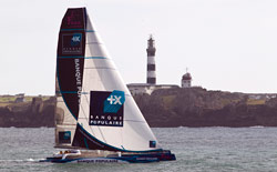Banque Populaire passa il faro di Cape Lizard e da il via al tentativo di record