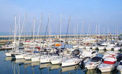 Barche ormeggiate nel porto di Fano