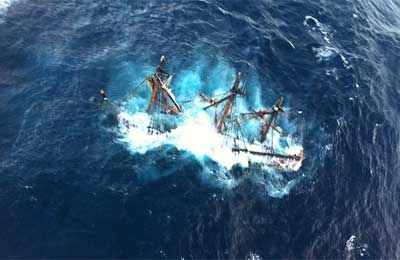 La replica del Bounty affonda