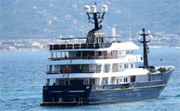 Force Blu mega yacht di Flavio Briatore