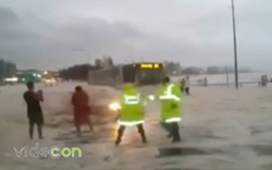 La schiuma invade le strade dell’Australia