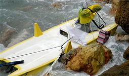 Parte con un pattino a vela e scompare in mare