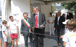 Un momento dell'inaugurazione della prima edizione di Barche in piazza, nel 2007