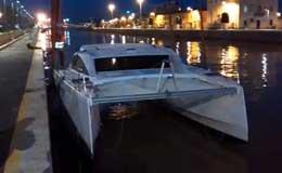 Il Comet Cat 37 in fase di varo