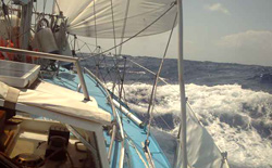 Onitron I durante le prime miglia del viaggio, in navigazione verso l'Equatore