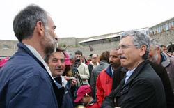 Vincitori a confronto. D'Alema parla con Mura e Maisto