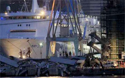 7 maggio, a Genova cade la torre di controllo del porto