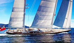 Un mega yacht a vela