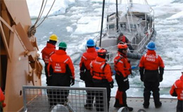L'Altan Gird a traiano della Healy della Guardia Costiera dell'Alaska
