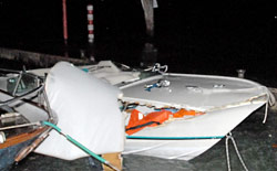 Il natante in porto dopo il tremendo impatto con la motonave