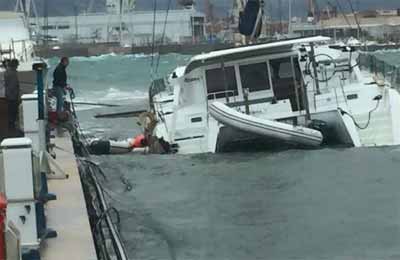 Il maltempo colpisce la Sicilia, soccorsi in mare e barche affondate in porto 