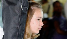 Laura Dekker all'aeroporto di Sint Marteen