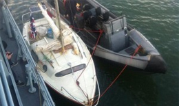 Skipper romantico insegue sua bella con un 16 piedi