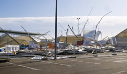 Quello che rimane del capannone di Alinghi