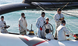 Bertarelli al timone del catamarano di Alinghi