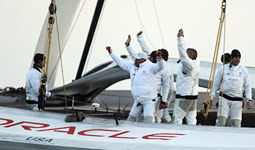 Bmw Oracle in festa dopo la vittoria della seconda regata
