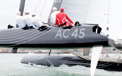 L'AC 45 in navigazione, durante un test di Team Australia