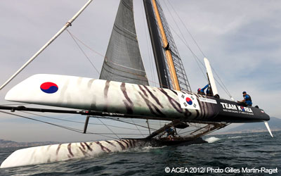 Team Korea è il primo a navigare nelle acque di Napoli