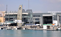 I catamarani di Oracle di nuovo in allenamento a Valencia