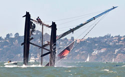 Oracle Racing si capovolge nella baia di San Francisco